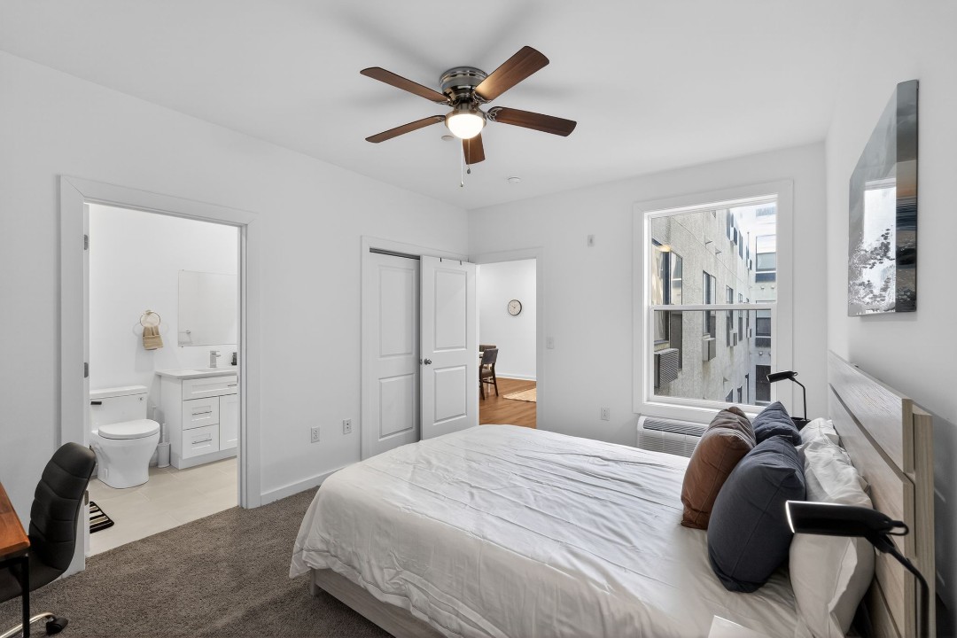 Fairmount Square 1532-2D · Unit 1/1