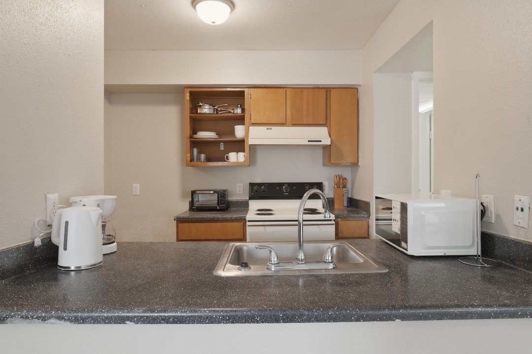 Creekstone · Unit 323 2/2