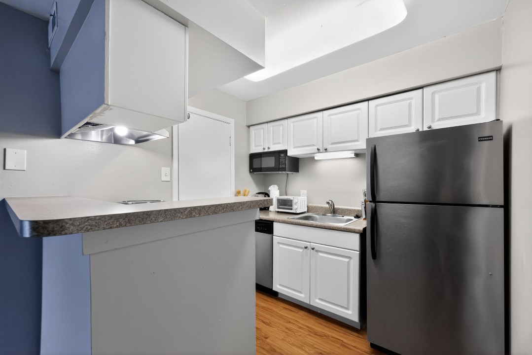 Lincoln Green · Unit 223 1/1