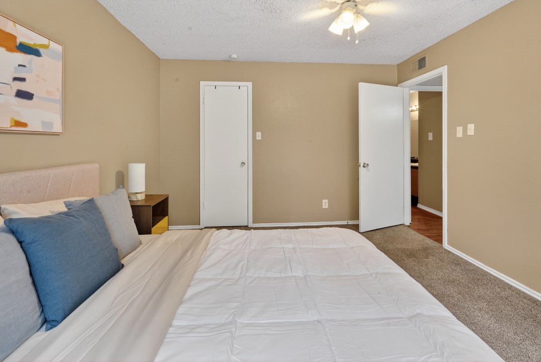 District West · Unit 510 2/1