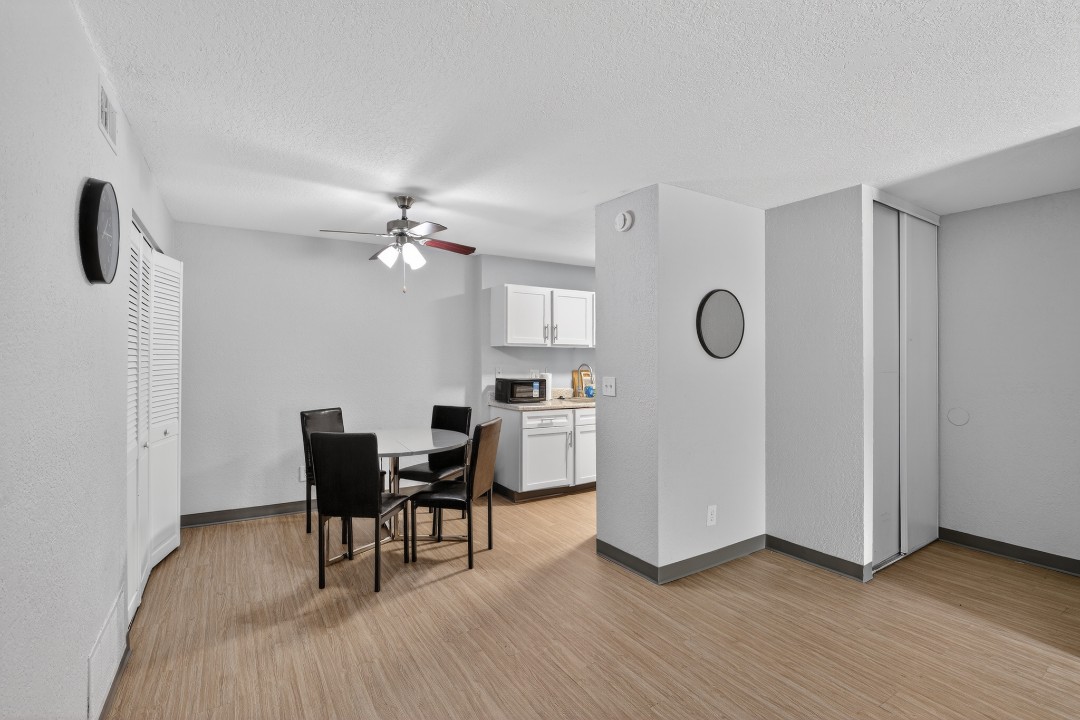 Hillcrest 8318E · Unit 2/1