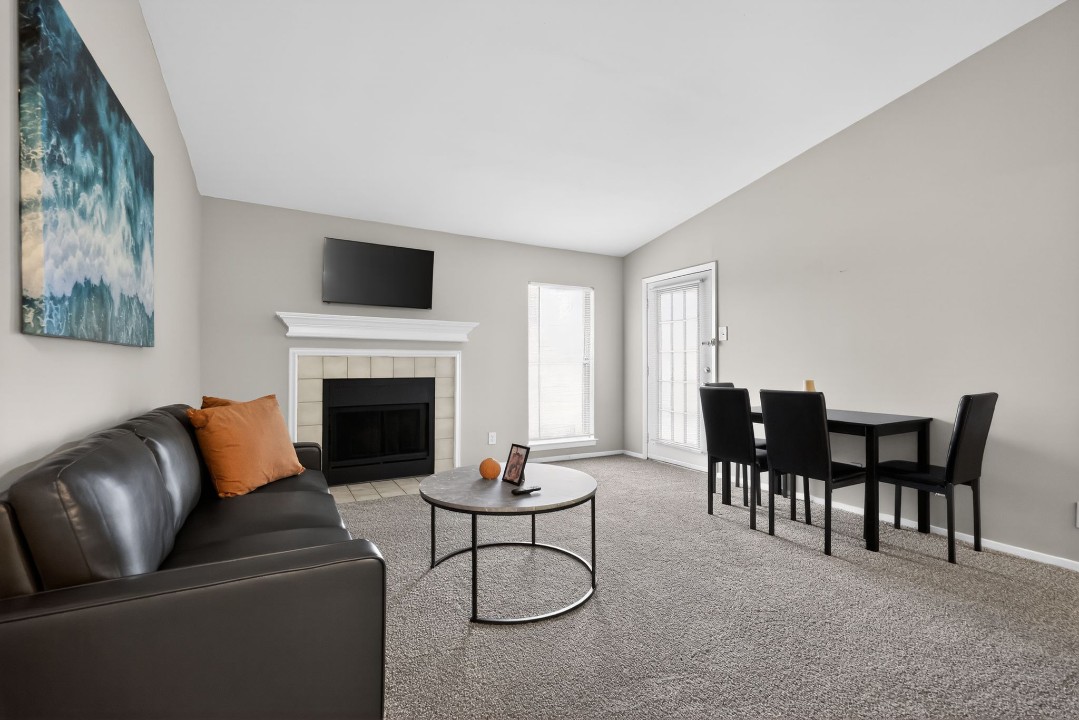 Lincoln Green · Unit 223 1/1