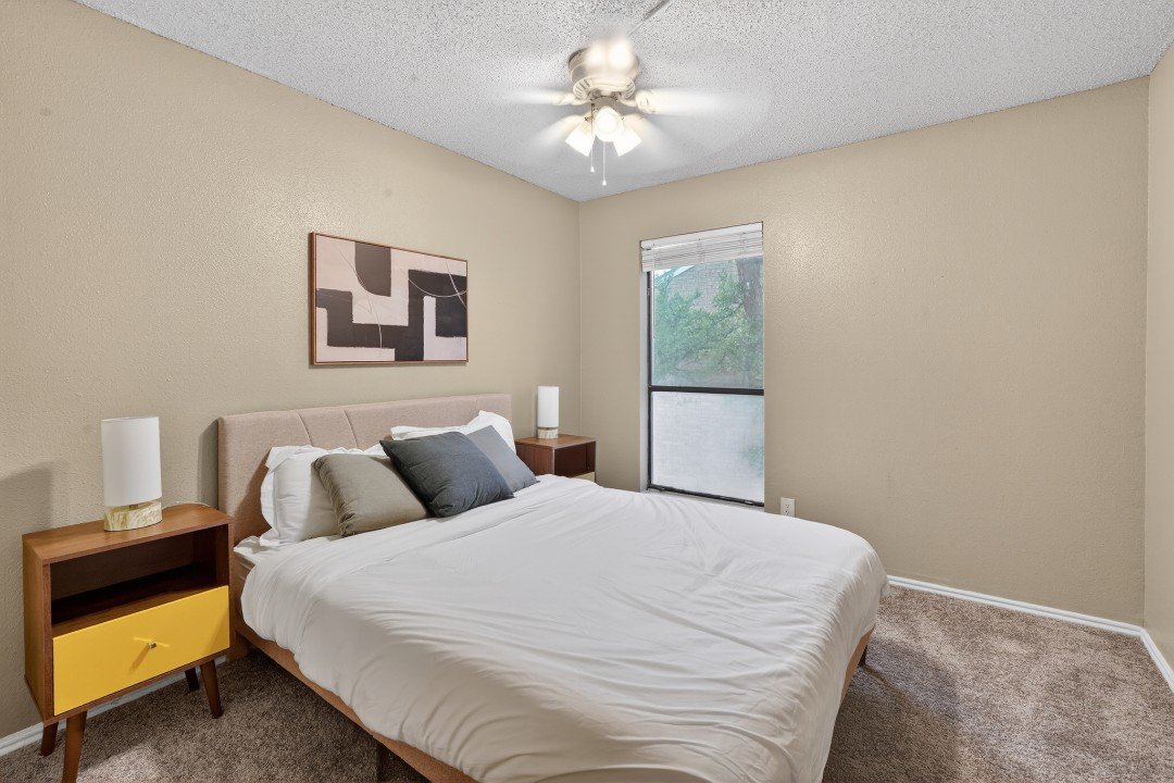 2 Bedrooms · Signature layout