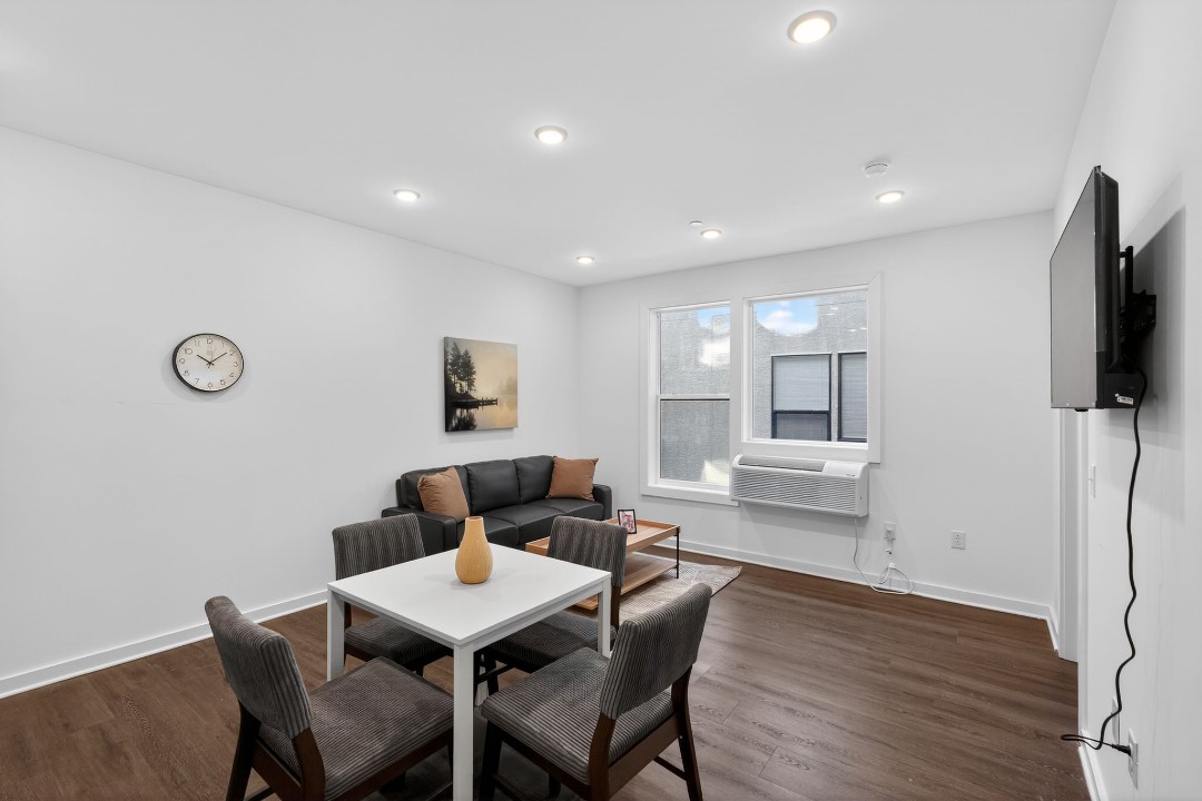 Fairmount Square 1532-2D · Unit 1/1