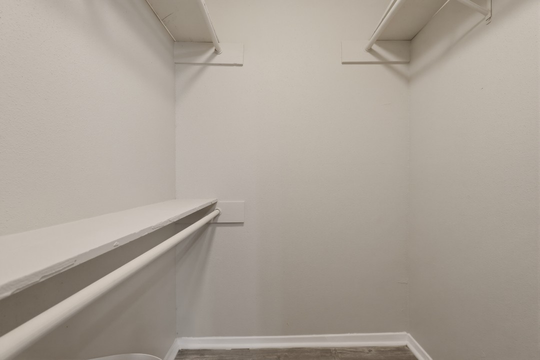 Creekstone · Unit 323 2/2