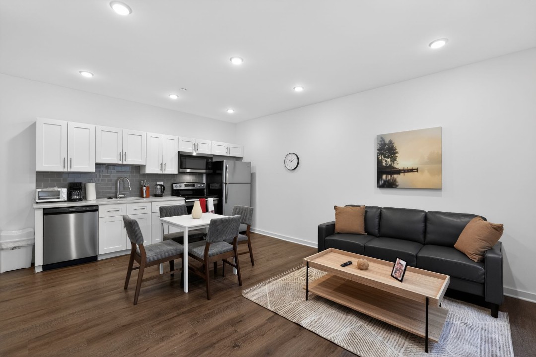 Fairmount Square 1532-2D · Unit 1/1