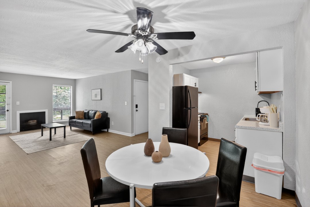 Hillcrest 8306D · Unit 2/1