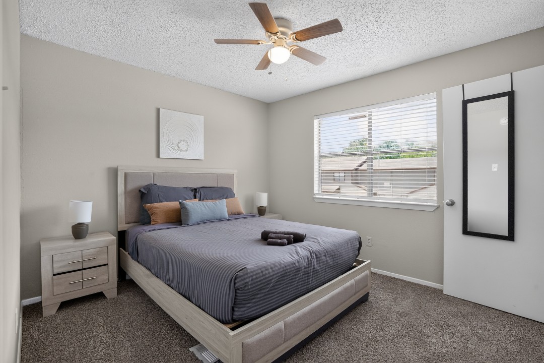 2 Bedrooms · Signature layout