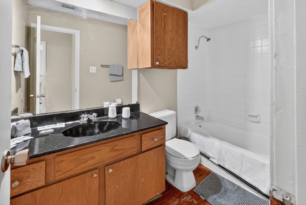 District West · Unit 14 2/2