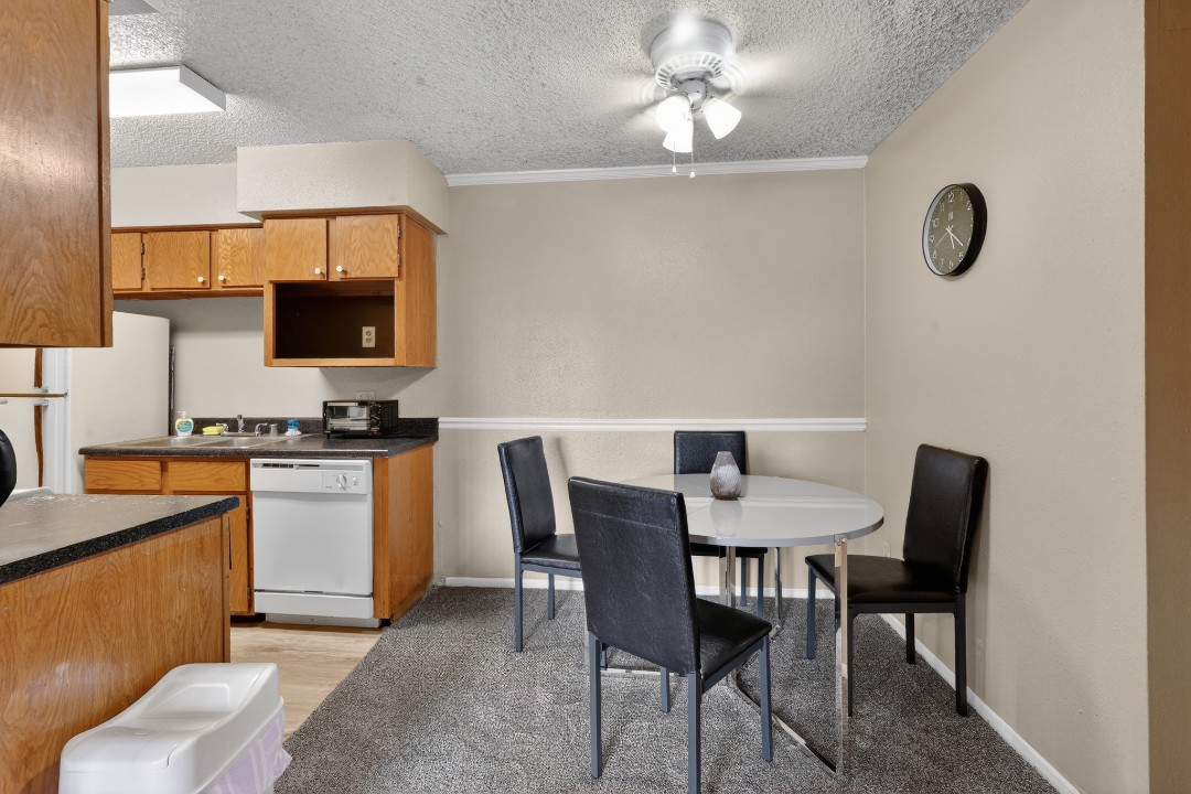 District West · Unit 138 2/2