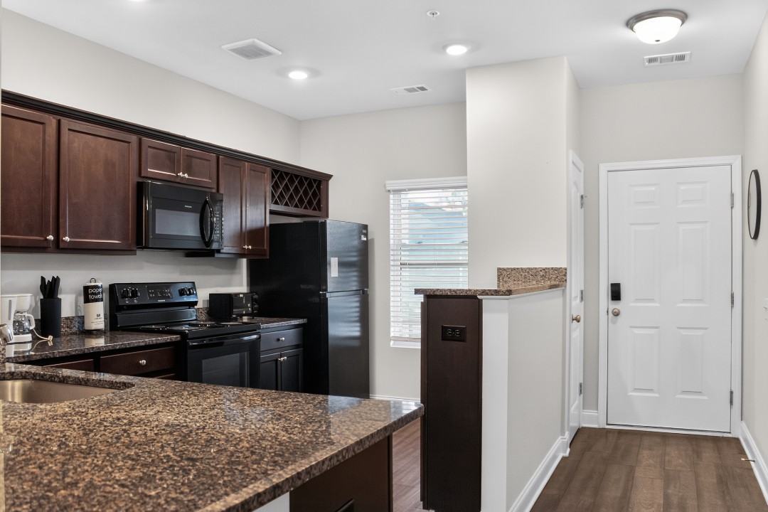 Hickory Grove · Unit 904 2/2