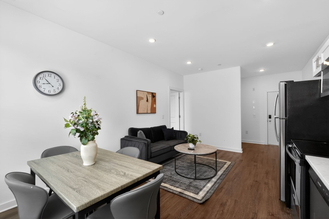 Fairmount Square 1532-1F · Unit 1/1