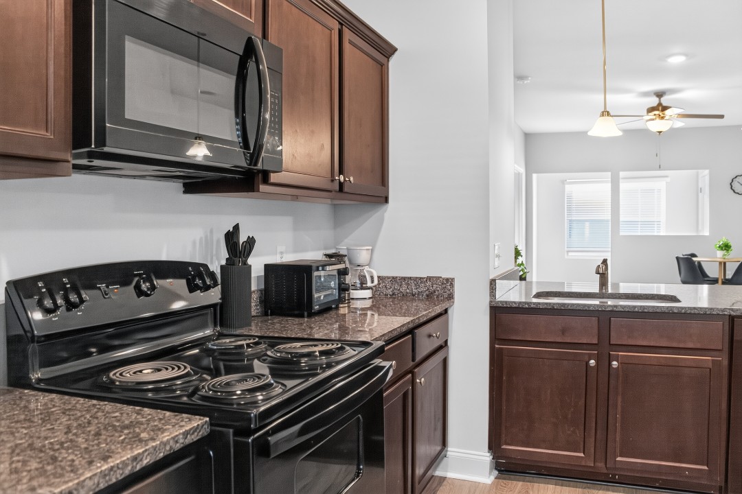 Hickory Grove · Unit 1202 2/2
