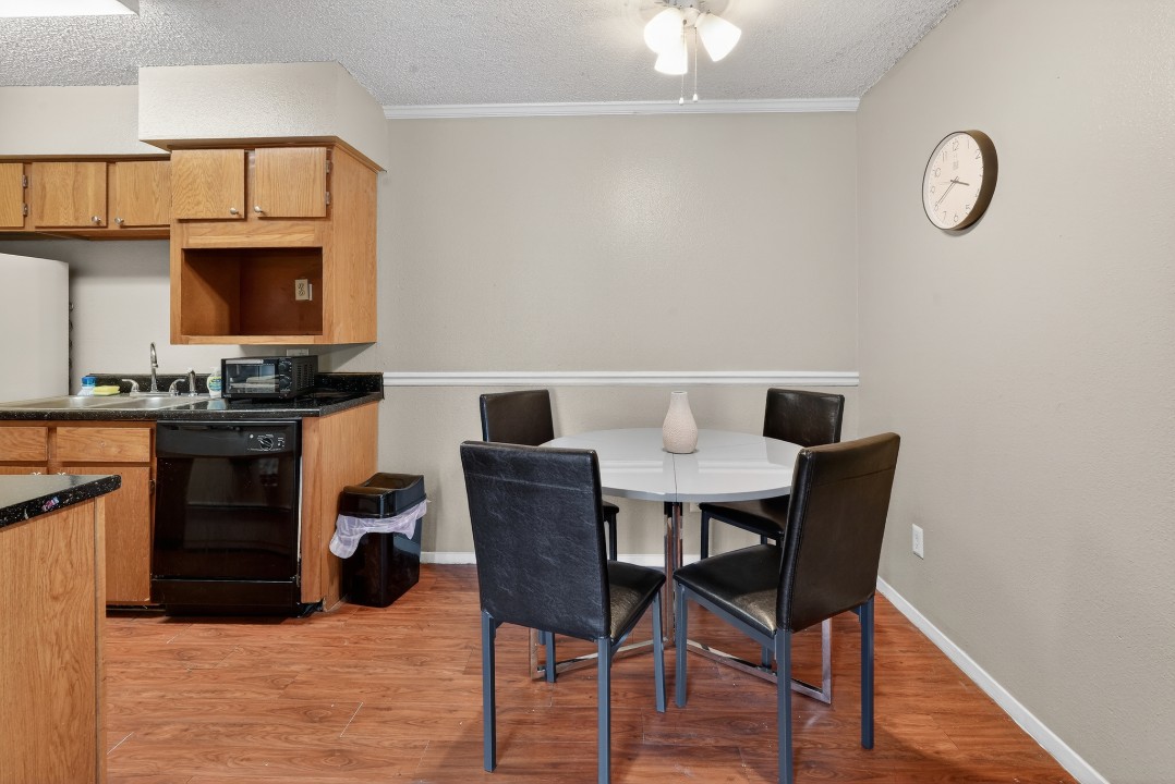 District West · Unit 14 2/2